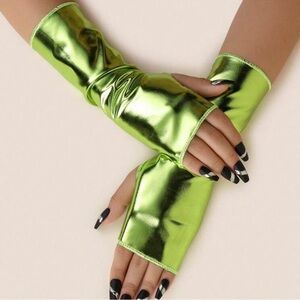 Faux Leather Fingerless Gloves in Green